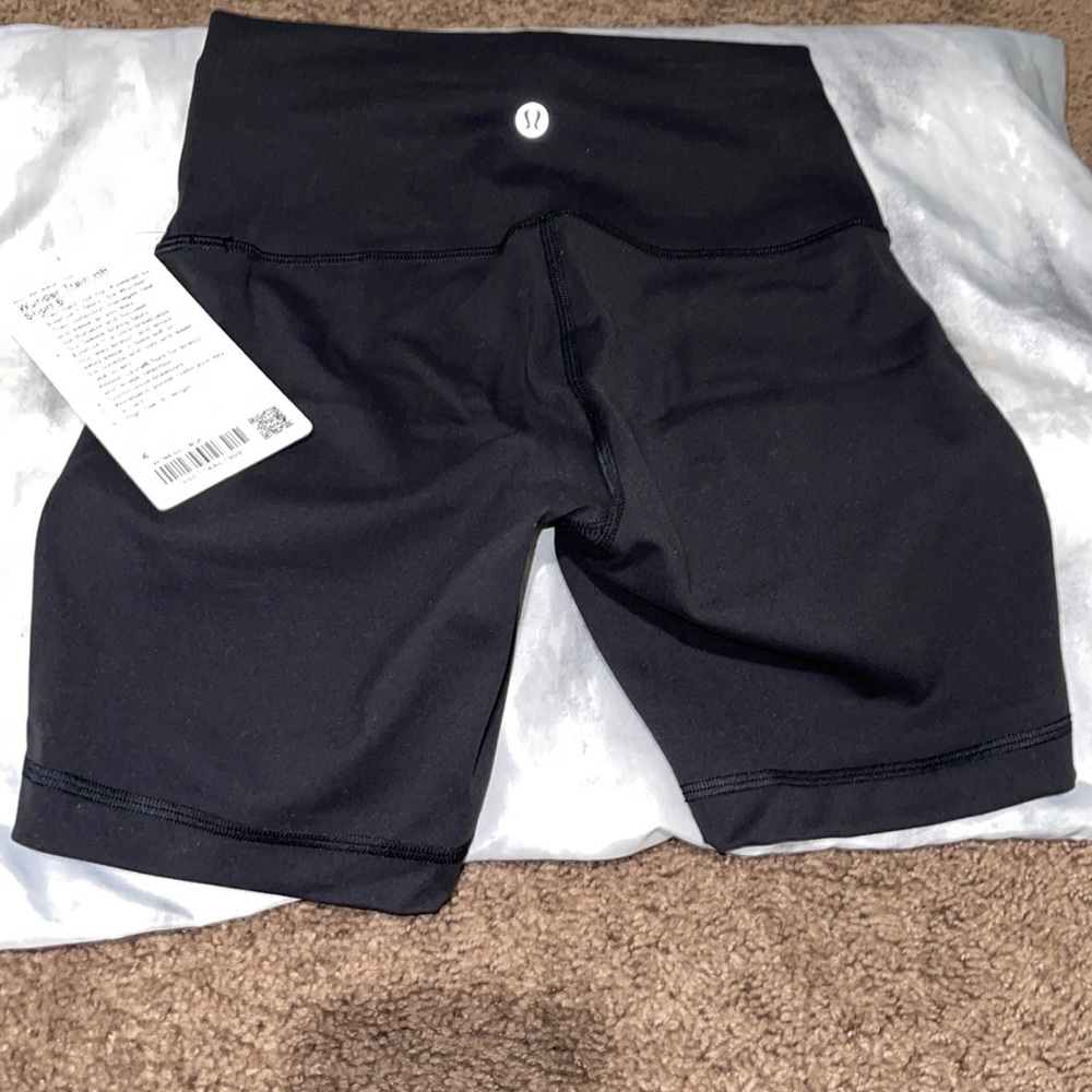 Lululemon Size 4 Wonder Train Shorts
